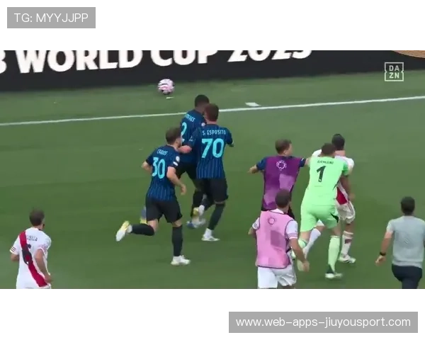 球员社媒与球迷连线互动，引发转会话题热度